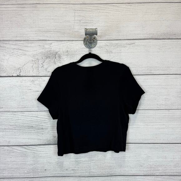 No Boundaries Women's Black Cherry Bow Graphic Short Sleeve Crop Tee Size XXL - Picture 5 of 5